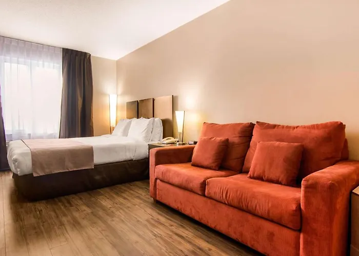 Econo Lodge Inn & Suites